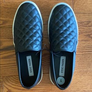NEW Steve Madden black leather slip on flats shoes
